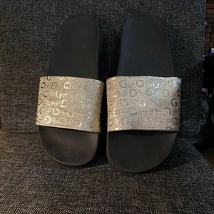 Guess slides size 9 gold metallic